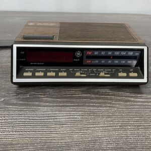 Vintage General Electric GE Model 7-4616B Two Wake Times FM/AM Alarm Clock Radio